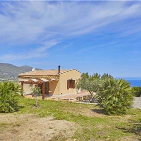 2 bedroom villa with jacuzzi & sea views, near Castellammare del Golfo, sleeps  4-5